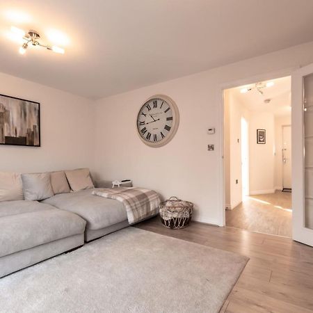 Cheerful 3 Bedroom House - Sleeps 7Alwalton エクステリア 写真
