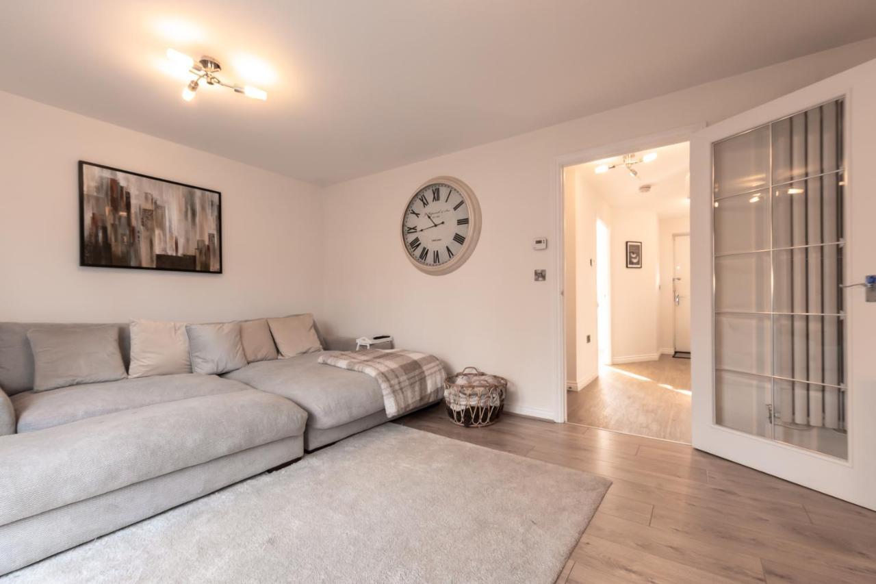 Cheerful 3 Bedroom House - Sleeps 7Alwalton エクステリア 写真