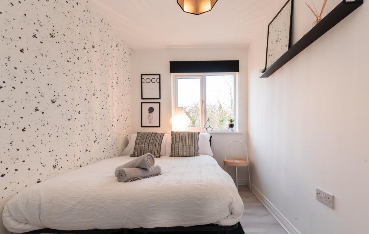 Cheerful 3 Bedroom House - Sleeps 7Alwalton エクステリア 写真
