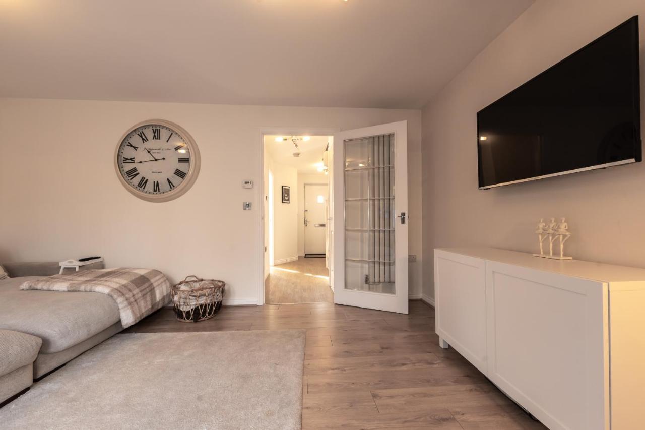 Cheerful 3 Bedroom House - Sleeps 7Alwalton エクステリア 写真