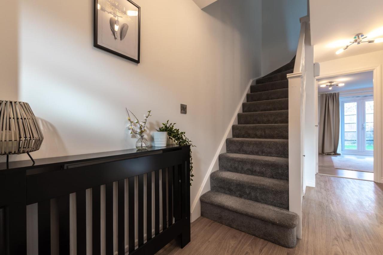 Cheerful 3 Bedroom House - Sleeps 7Alwalton エクステリア 写真