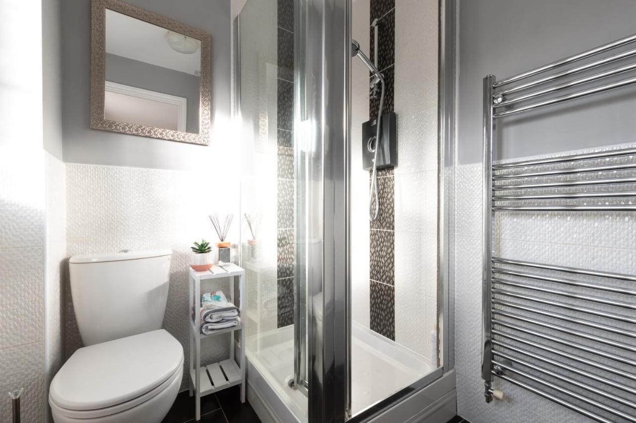 Cheerful 3 Bedroom House - Sleeps 7Alwalton エクステリア 写真
