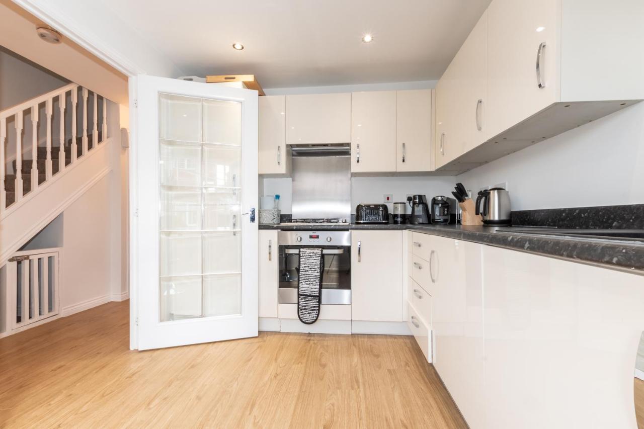 Cheerful 3 Bedroom House - Sleeps 7Alwalton エクステリア 写真